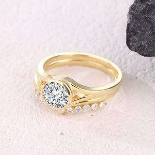 Halo Crest · Round Cut Moissanite Bridal Set